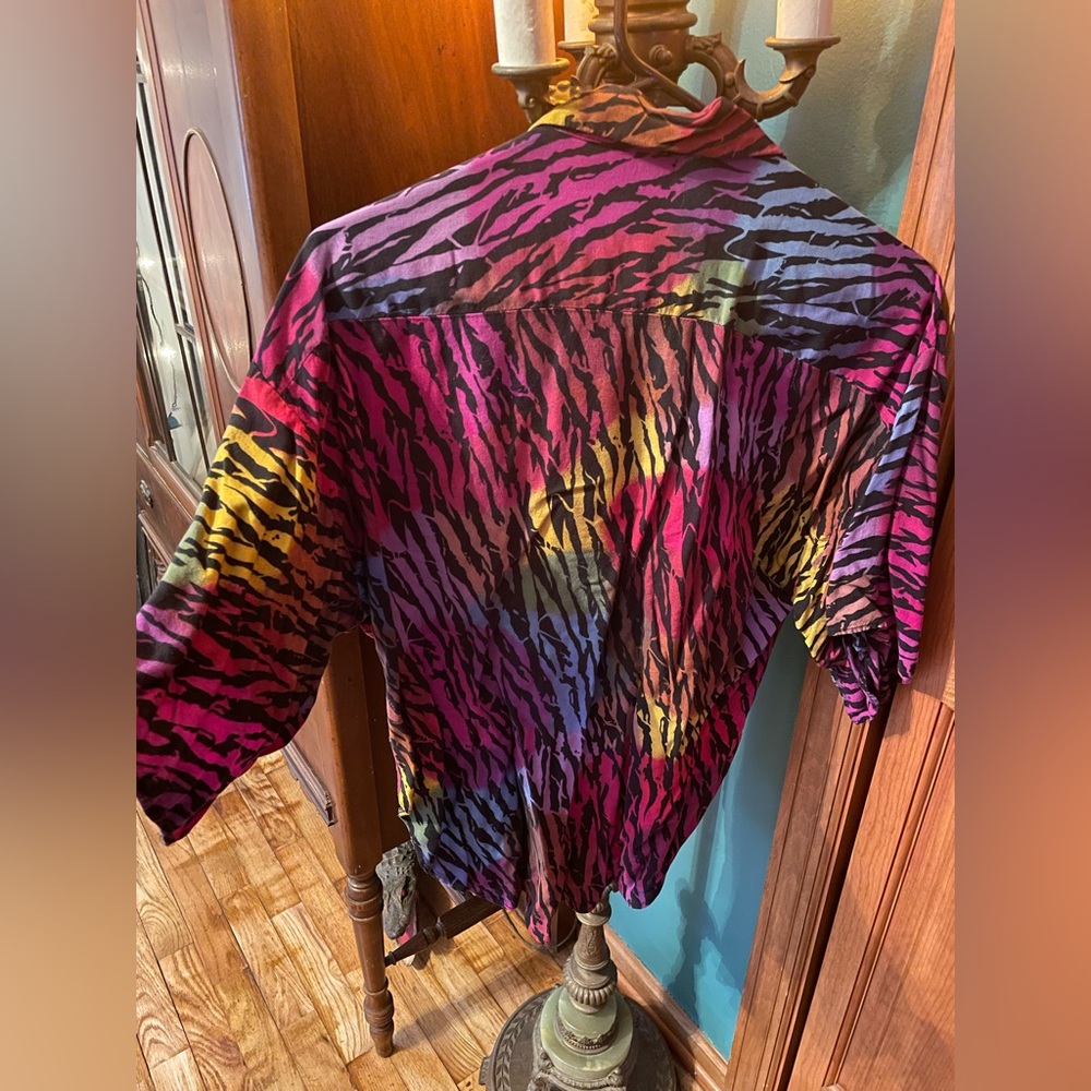Retro Tiger Print Button-Up Shirt - Picture 5 of 8